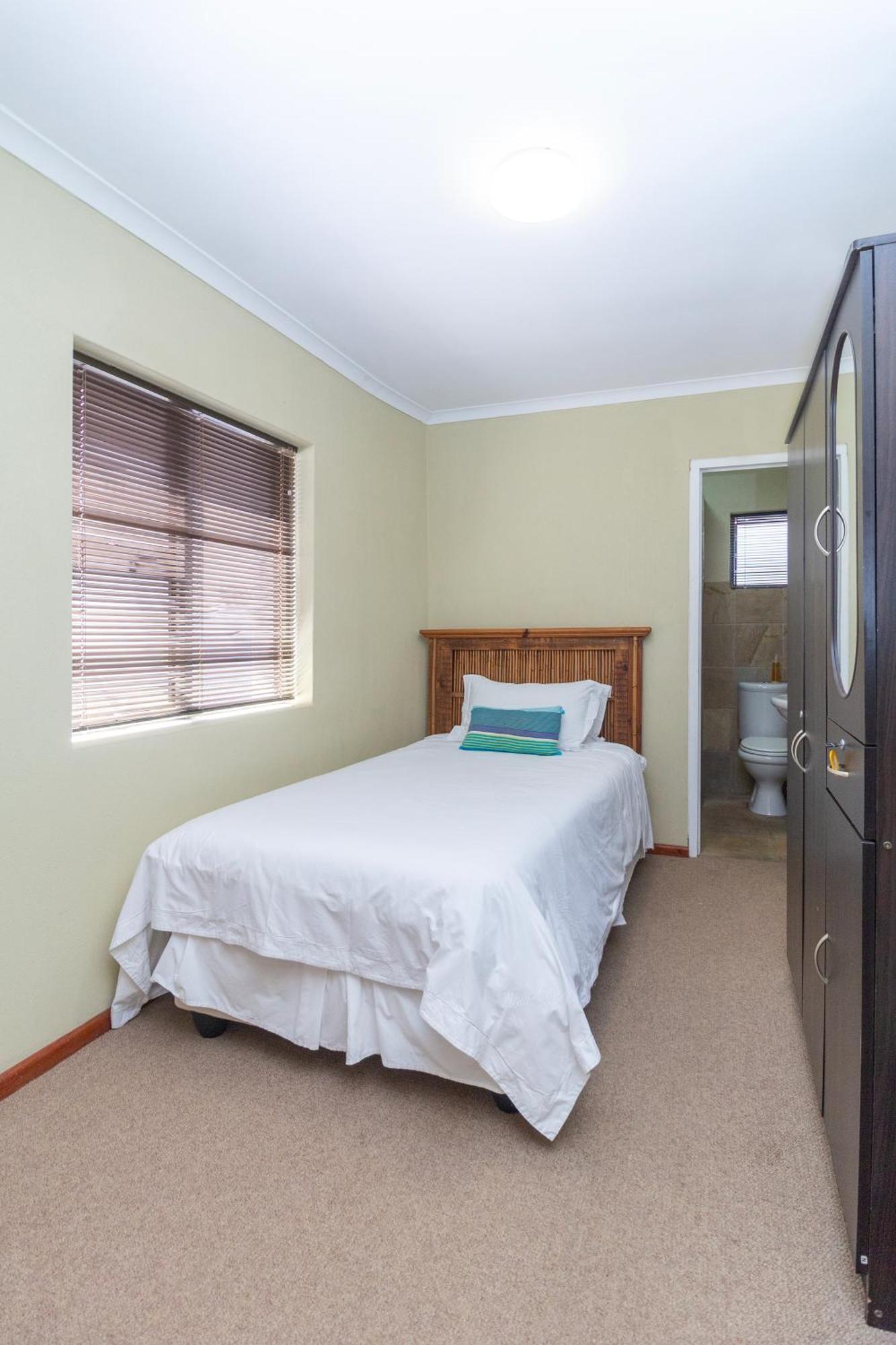Whale Waters Self Catering Gansbaai Apartment De Kelders Exterior foto
